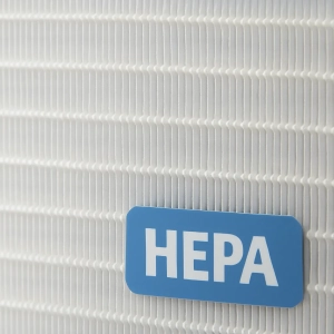 نمای نزدیک فیلتر هپا واقعی با ساختار الیاف فشرده برای جذب ذرات ریز