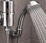 نصب فیلتر دوش KDF فلزی روی شیر حمام با ورودی آب از بالا و خروجی به شلنگ دوش